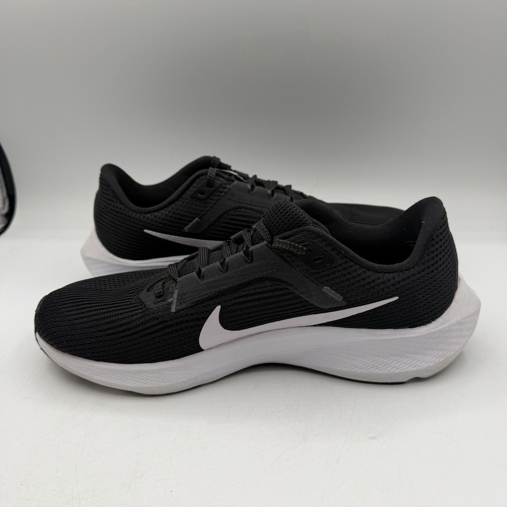 Nike Air Zoom Pegasus 40 Running Shoes Womens 9.5 Black white Sneaker DV3854-001 - Picture 2 of 10